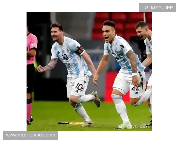 罗梅罗与马丁内斯携手登场，中场组合引发球迷热议